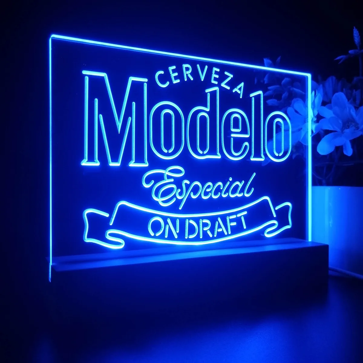 Cerveza Modelo Especial On Draft LED Desk Light