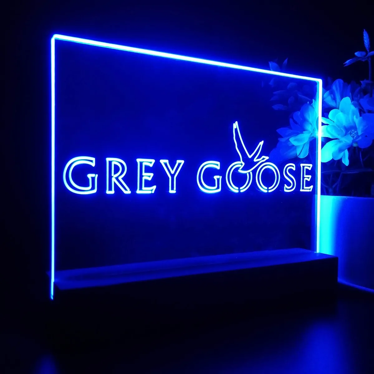 Grey Goose Bird LED Desk Light