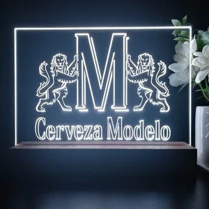 Modelo M Logo LED Desk Light