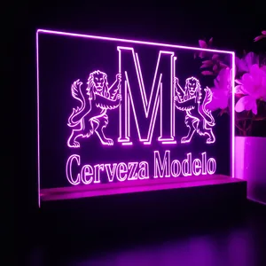 Modelo M Logo LED Desk Light