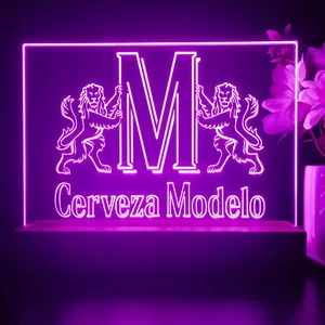 Modelo M Logo LED Desk Light