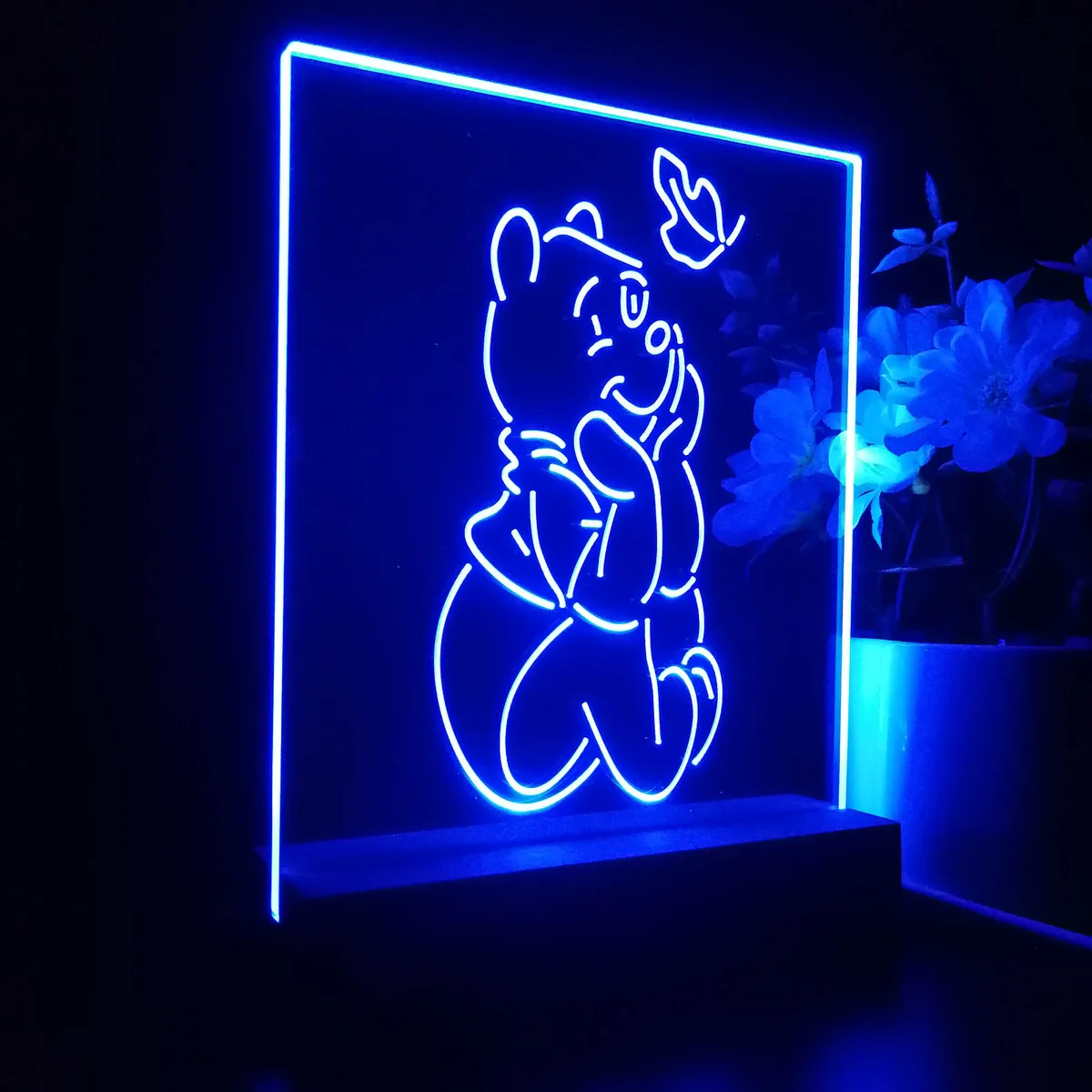 Winnie The Pooh Leaf LED Desk Light